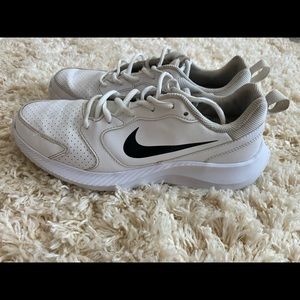 Women’s Nike shoes size 9